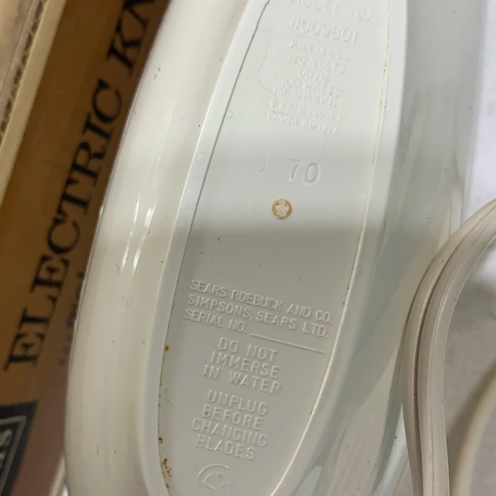 Sears Cream Electric Knife with Silver Blade